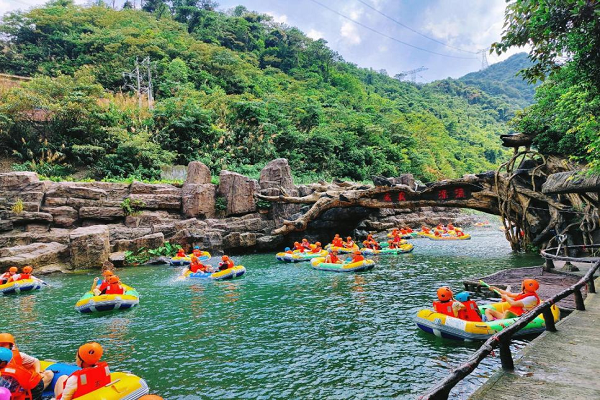 凝心聚力扬帆起航，激情漂流共同向前